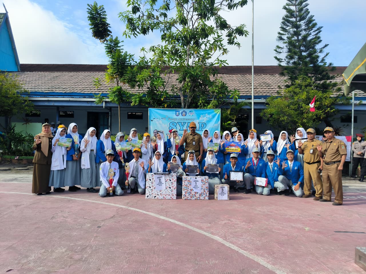 Para Juara Berpoto bersama